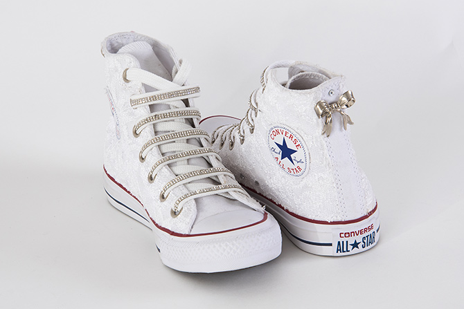 converse bianche con fiocco