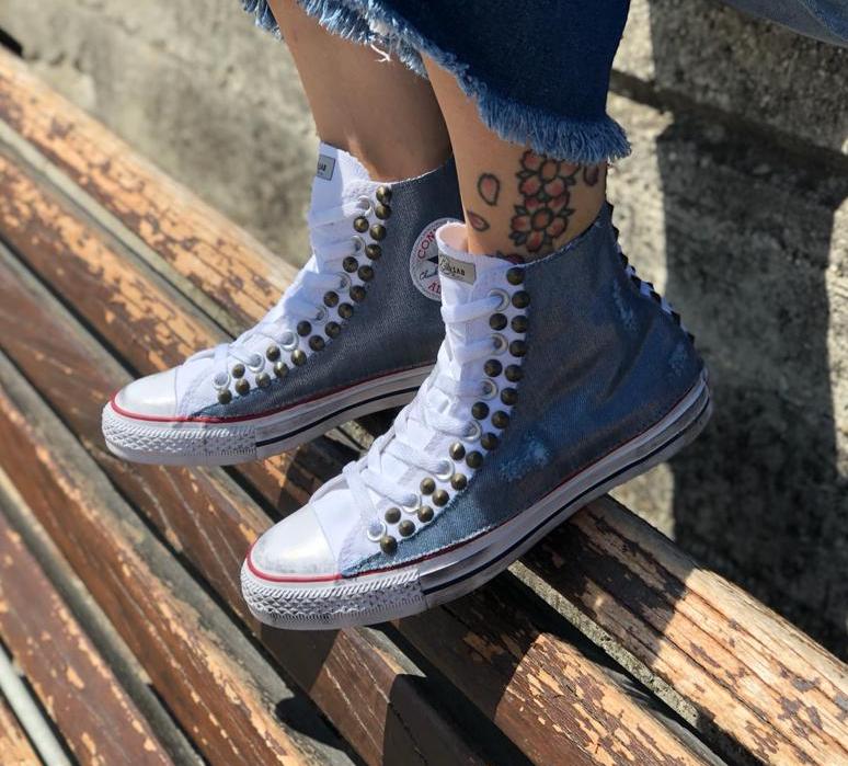 converse bianche intrecciate jeans