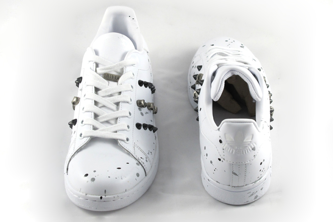 stan smith con schizzi di vernice