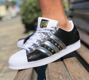 Adidas superstar indossate store