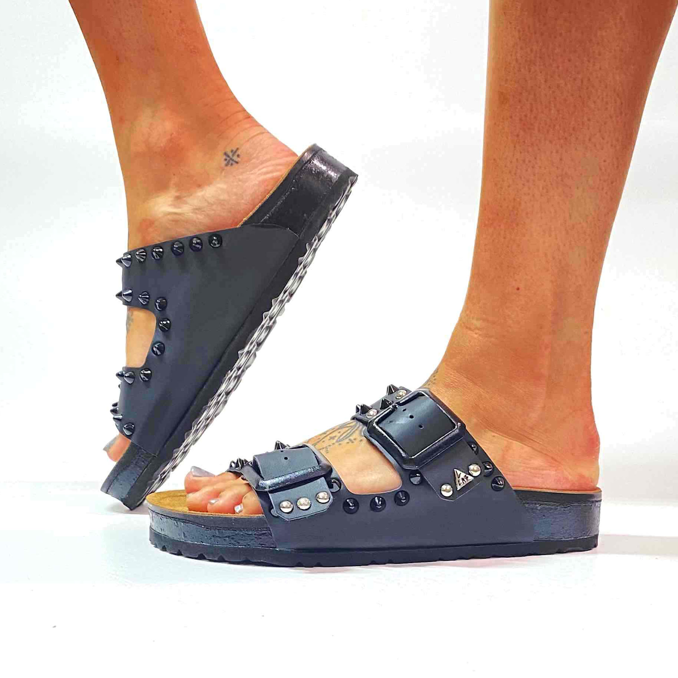 Ciabatta Personalizzata Base Nera Borchie Miste Cono Nero Lucido e Sfera Argento