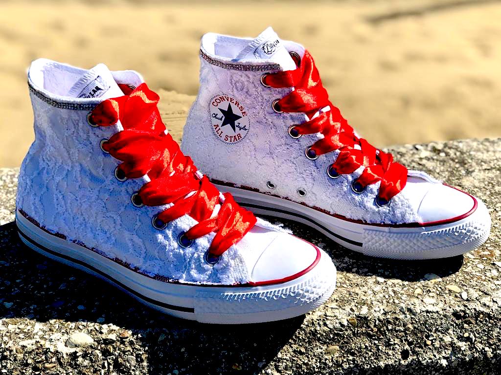 sposa con converse rosse