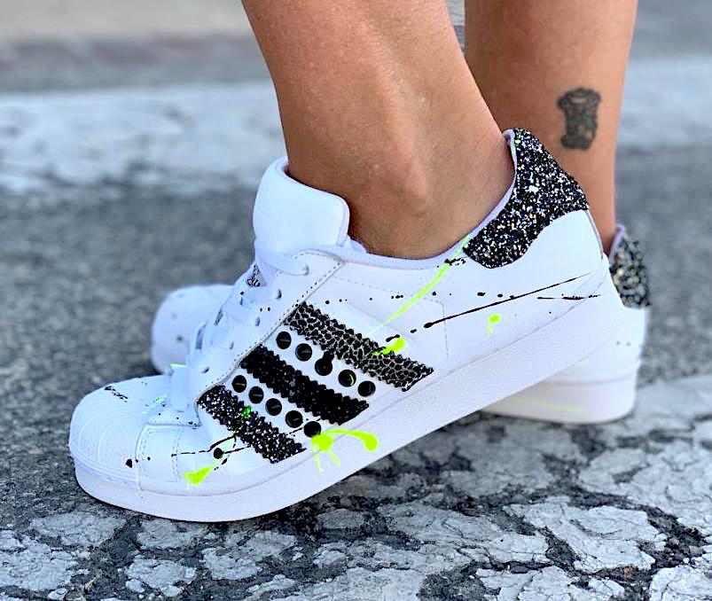 Adidas Superstar Personalizzate Glitter Argento, Nero, Borchie & Sporcatura Fluo