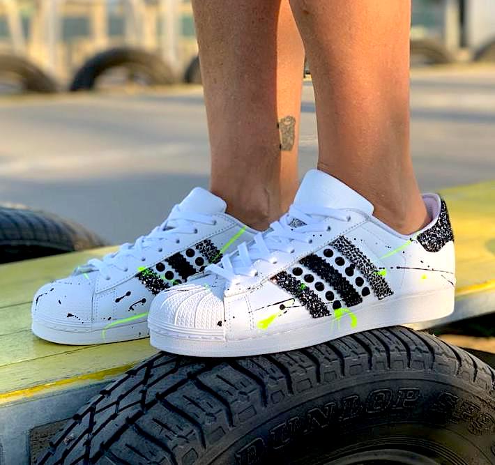 Adidas Superstar Personalizzate Glitter Argento, Nero, Borchie & Sporcatura Fluo