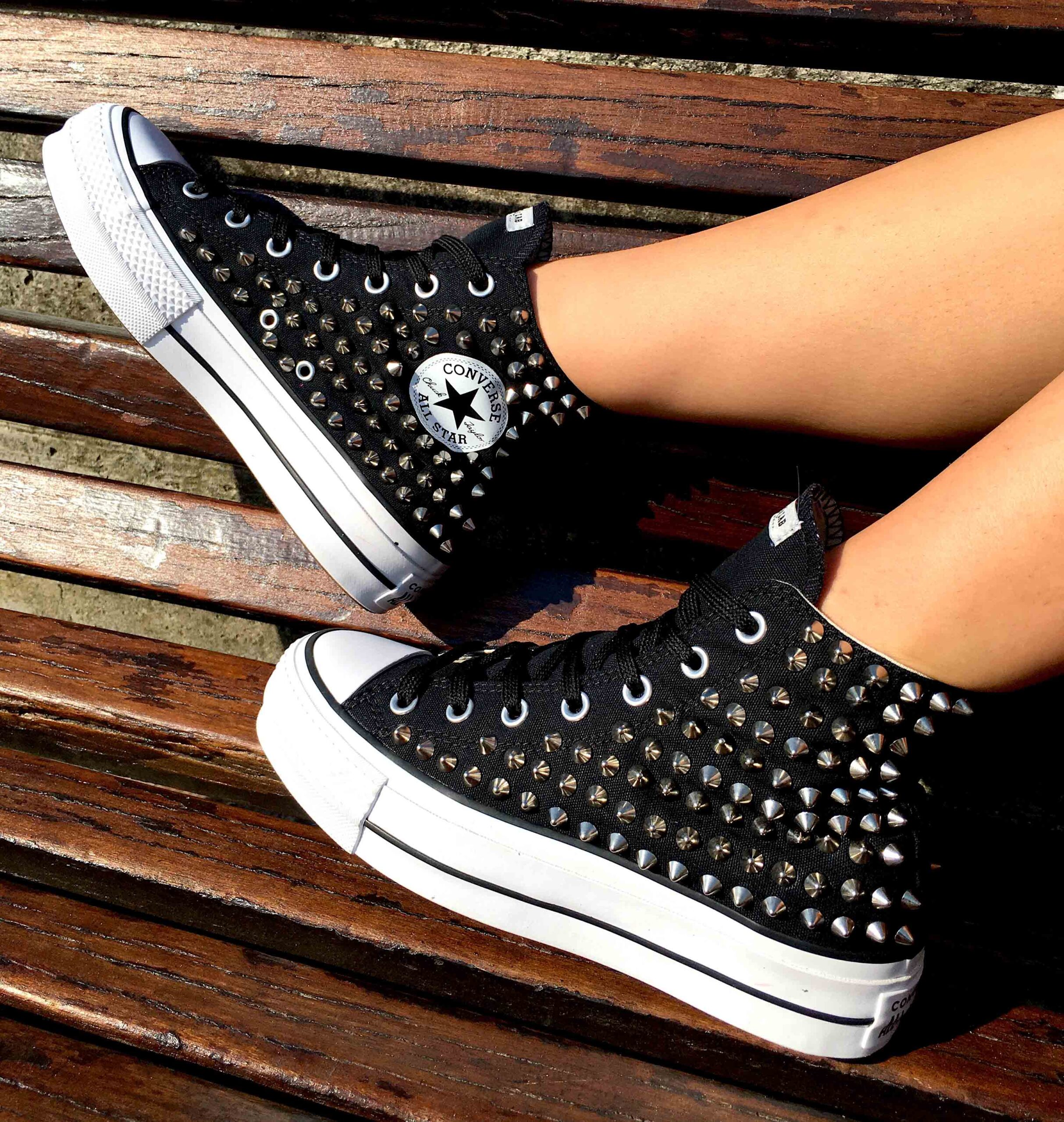 converse nere borchie