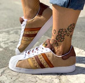 Adidas Superstar Personalizzate Cavallino, Cuoio & Borchie Oro