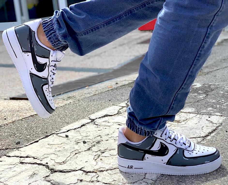 Nike Air Force One Custom Cartoon Dipinte A Mano Nero & Grigio Nike Air Force One Custom Cartoon Dipinte A Mano Nero & Grigio