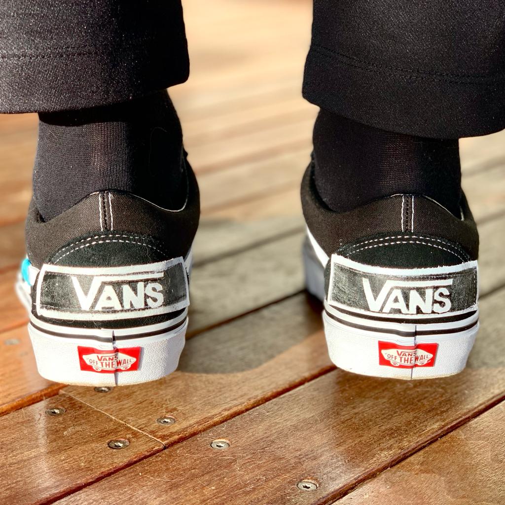vans bianche baffo nero