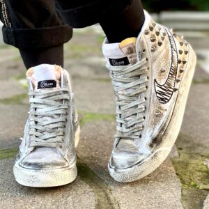 Nike Blazer Customized Borchie, Swoosh Disegnato & Sporcatura Vintage
