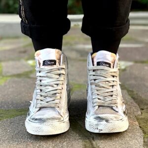 Nike Blazer Customized Borchie, Swoosh Disegnato & Sporcatura Vintage