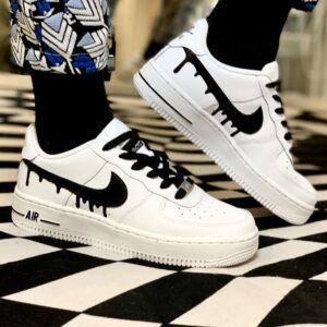 Nike Air Force One Custom Swoosh Effetto Goccia & Lacci Neri Nike Air Force One Custom Swoosh Effetto Goccia & Lacci Neri