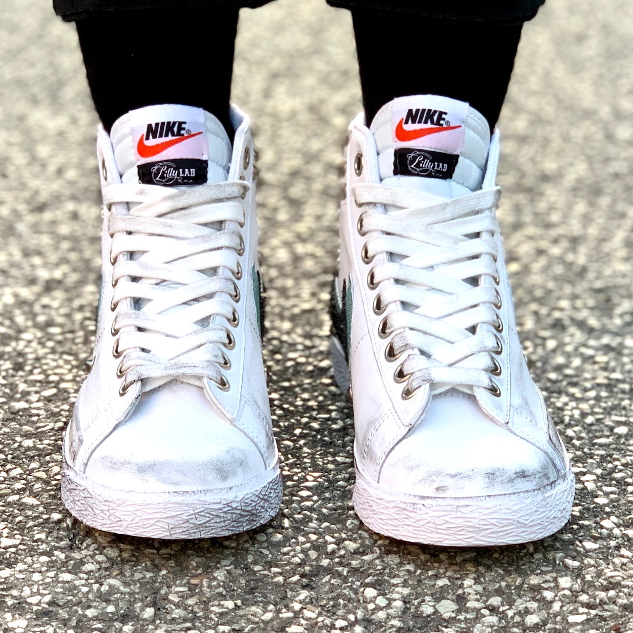 Nike Blazer Customized Borchie, Doppio Swoosh & Sporcatura Vintage