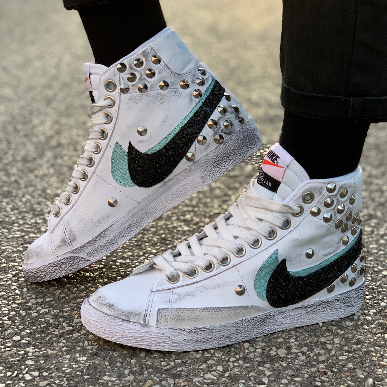 Nike Blazer Customized Borchie, Doppio Swoosh & Sporcatura Vintage