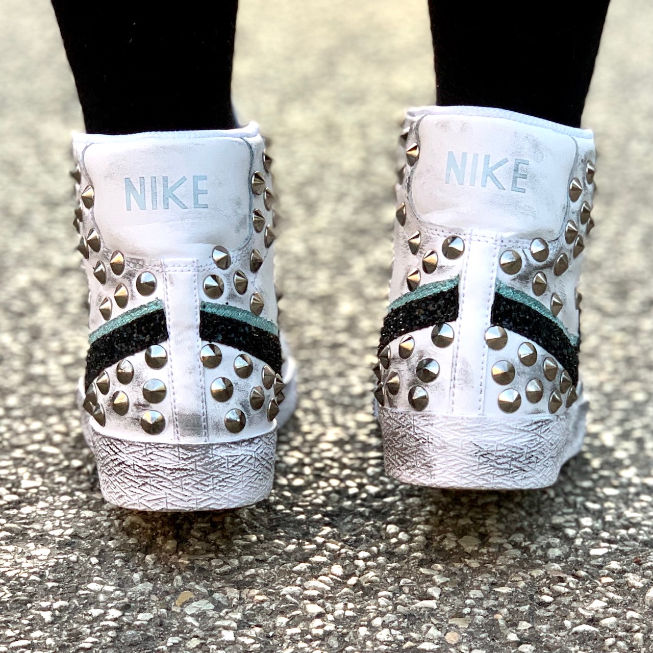 Nike Blazer Customized Borchie, Doppio Swoosh & Sporcatura Vintage