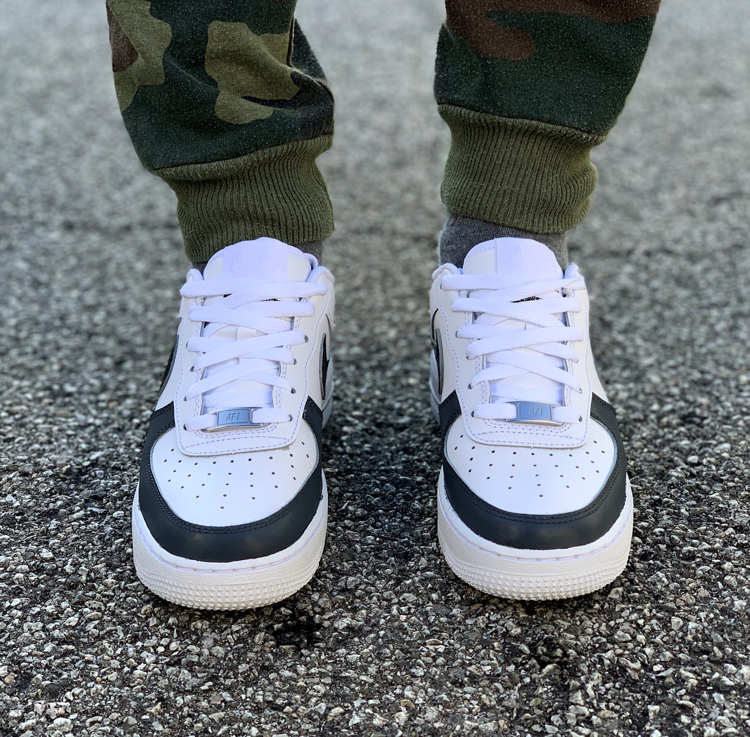 Nike Air Force One Custom Swoosh Effetto Goccia Nero & Anteriore Dipinto A Mano Grigio