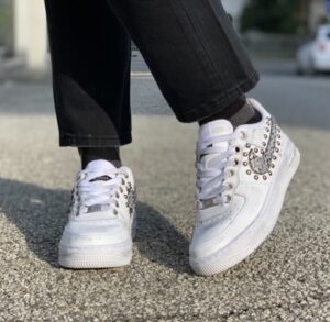 Nike Air Force One Custom Swoosh Argento Squamato, Borchie & Sporcatura Vintage