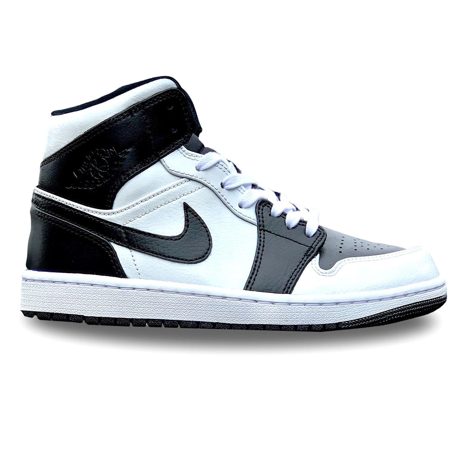black and white jordans trainers