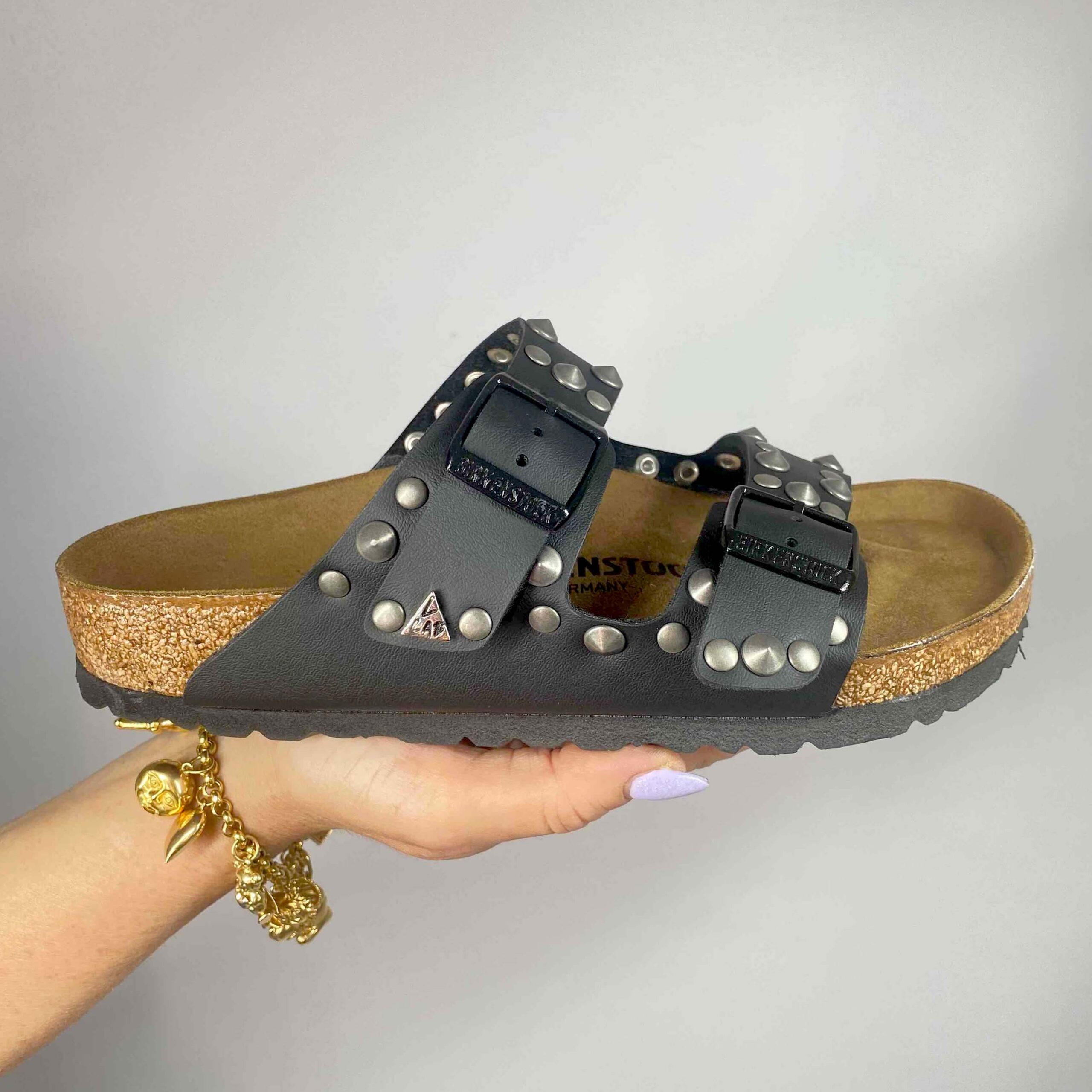 Birkenstock Arizona Personalizzate Base Nera Borchie Miste Satinate Alternate