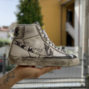 Nike Blazer Customized Délavé Con Swoosh Squamato