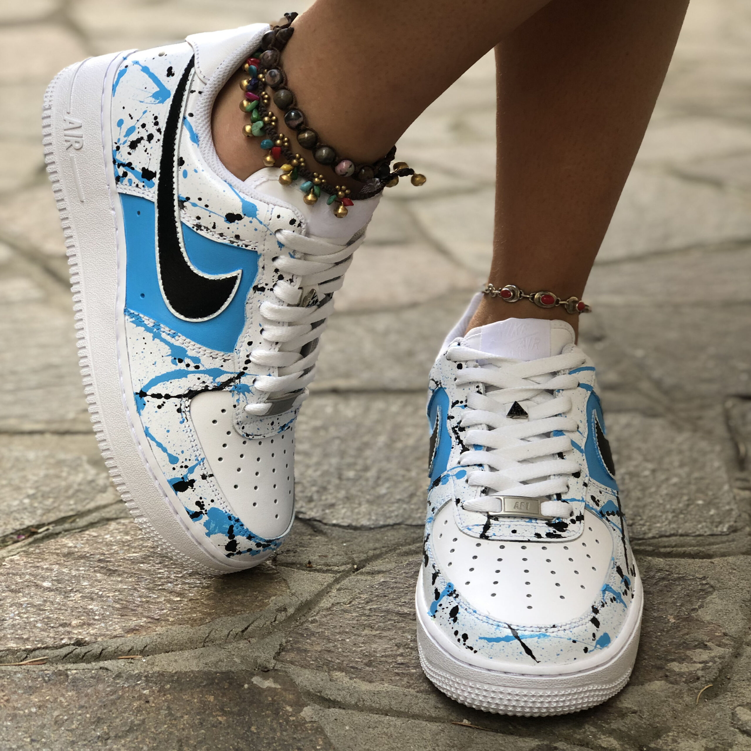 Nike Air Force One Custom Swoosh Nero, Sporcatura Azzurro e Nero