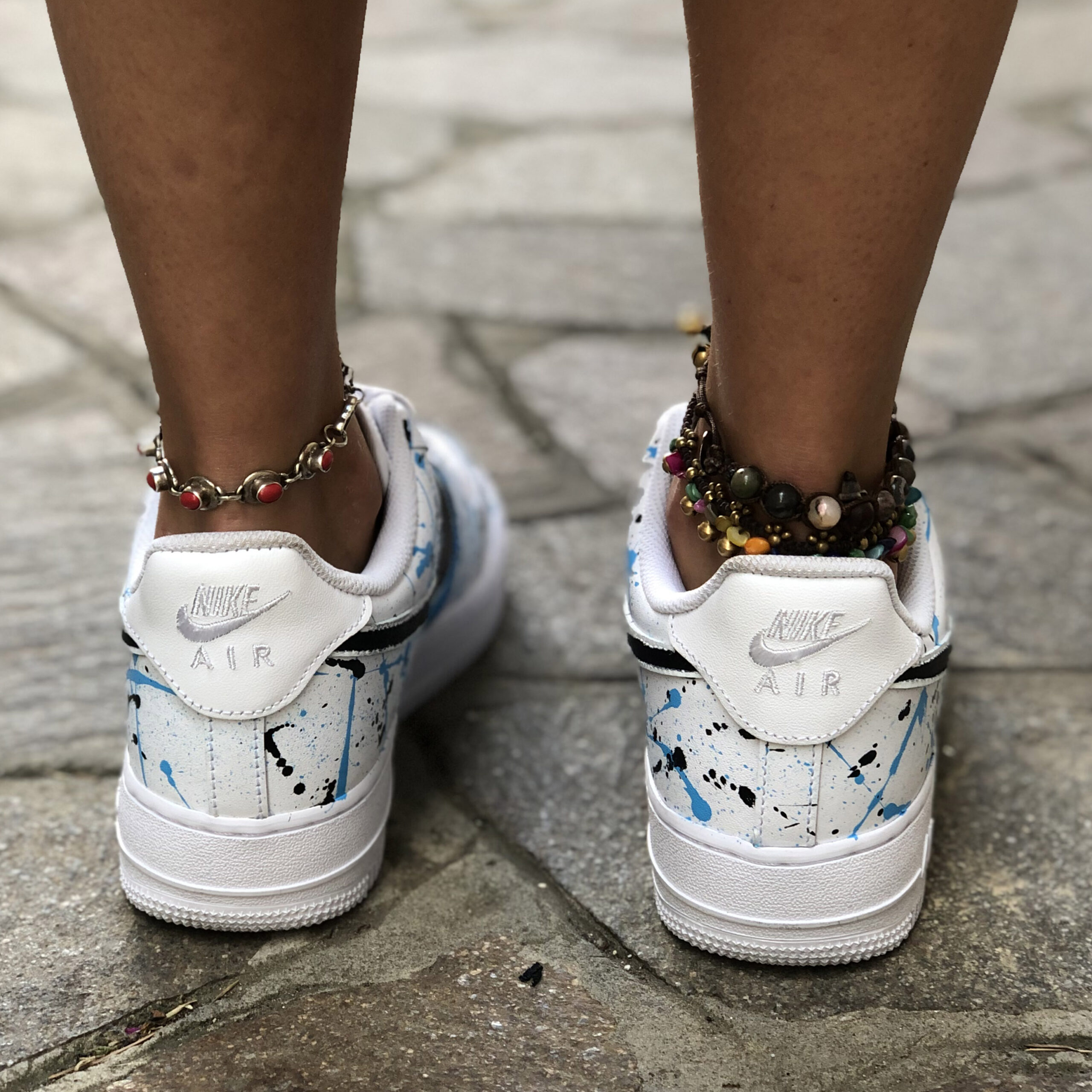 Nike Air Force One Custom Swoosh Nero, Sporcatura Azzurro e Nero