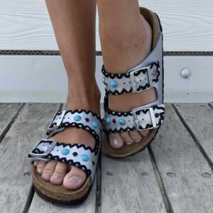 Birkenstock Arizona Personalizzate Base Argento con Passamaneria Nera, Borchie e Pietre