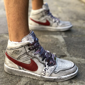 Nike Jordan 1 Custom Délavé Con Swoosh Bordeaux e Inserti Squamato
