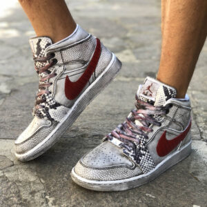 Nike Jordan 1 Custom Délavé Con Swoosh Bordeaux e Inserti Squamato