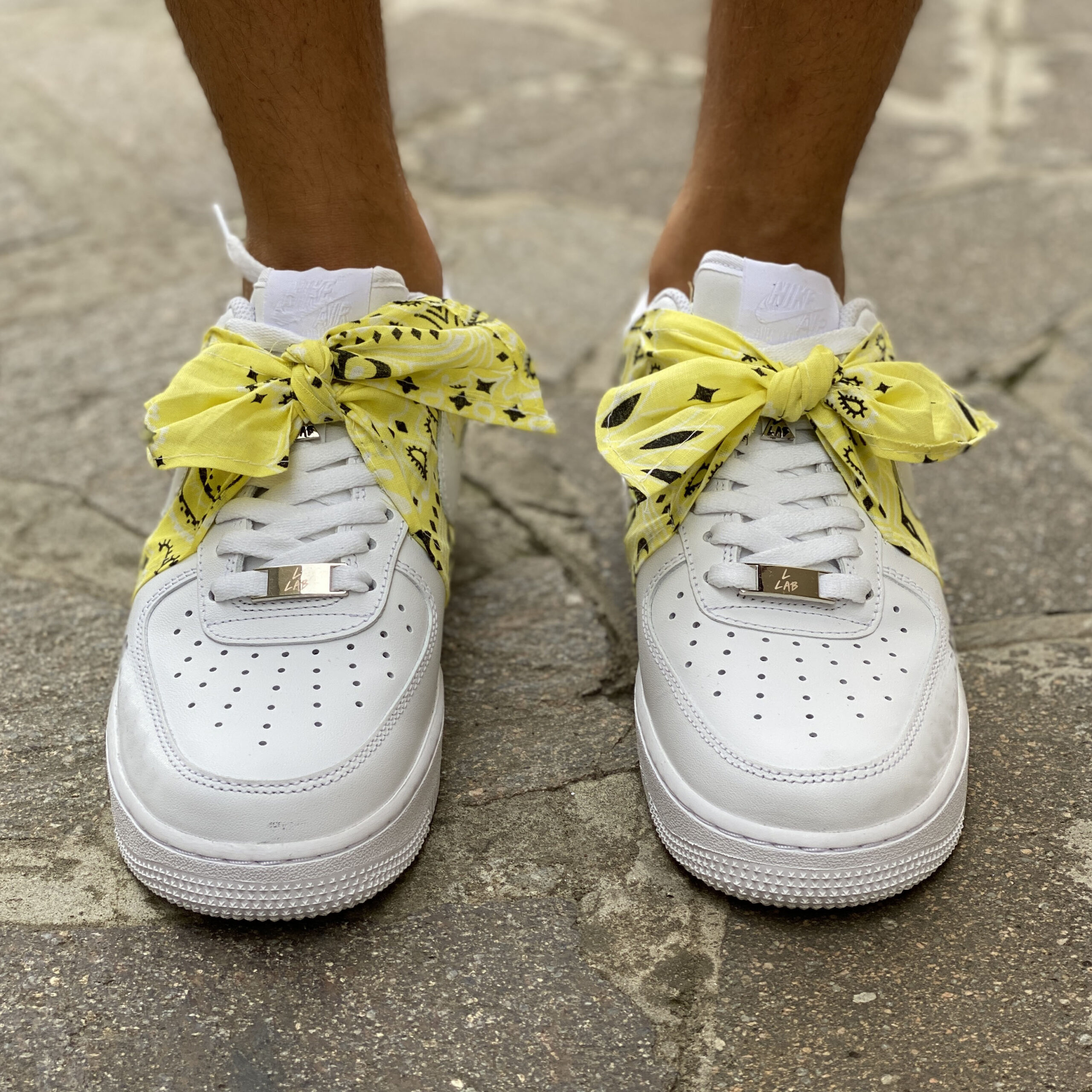 Nike Air Force One Custom Bandana Gialla Con Fiocco e Swoosh Sfumato Nero