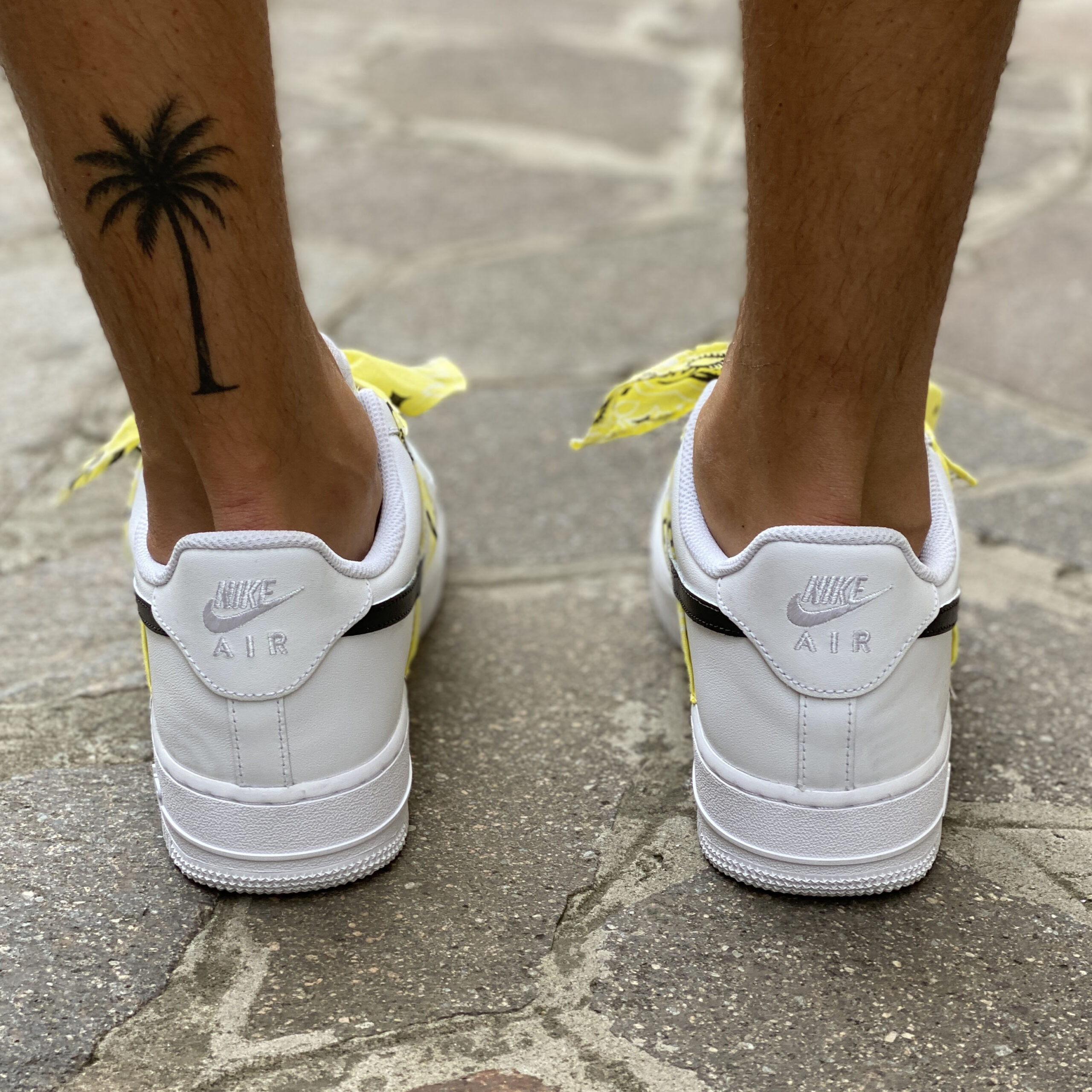 Nike Air Force One Custom Bandana Gialla Con Fiocco e Swoosh Sfumato Nero