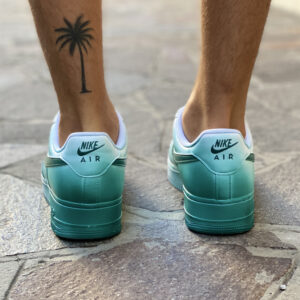 Nike Air Force One Custom Baffo e Sporcatura Verde Ottano
