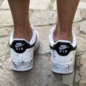 Nike Air Force One Custom Swoosh Nero e Sporcatura Argento e Nero