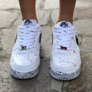 Nike Air Force One Custom Swoosh Nero e Sporcatura Argento e Nero