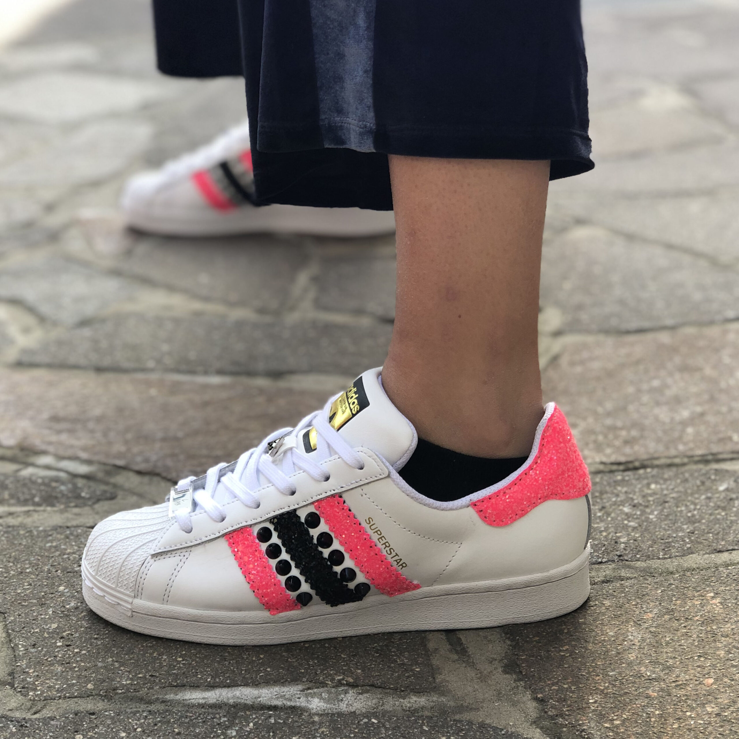 Adidas Superstar Custom Glitter Fucsia e Borchie | LLab scarpe Custom