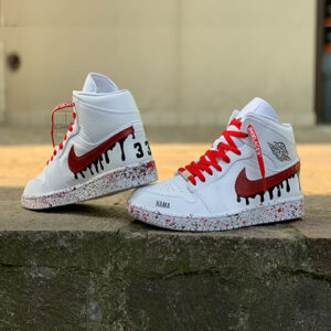 Nike Jordan 1 Custom Swoosh Effetto Goccia, Sporcatura Fluo e Nera e Laccetti Rossi