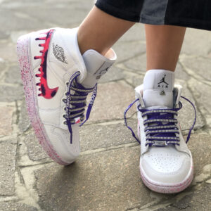 Nike Jordan 1 Custom Swoosh Effetto Goccia, Sporcatura Fucsia e Viola e Laccetti in Strass