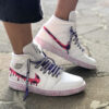 Nike Jordan 1 Custom Swoosh Effetto Goccia, Sporcatura Fucsia e Viola e Laccetti in Strass