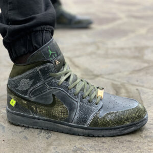 Nike Jordan 1 Custom Délavé Con Doppio Swoosh e Inserti Squamato