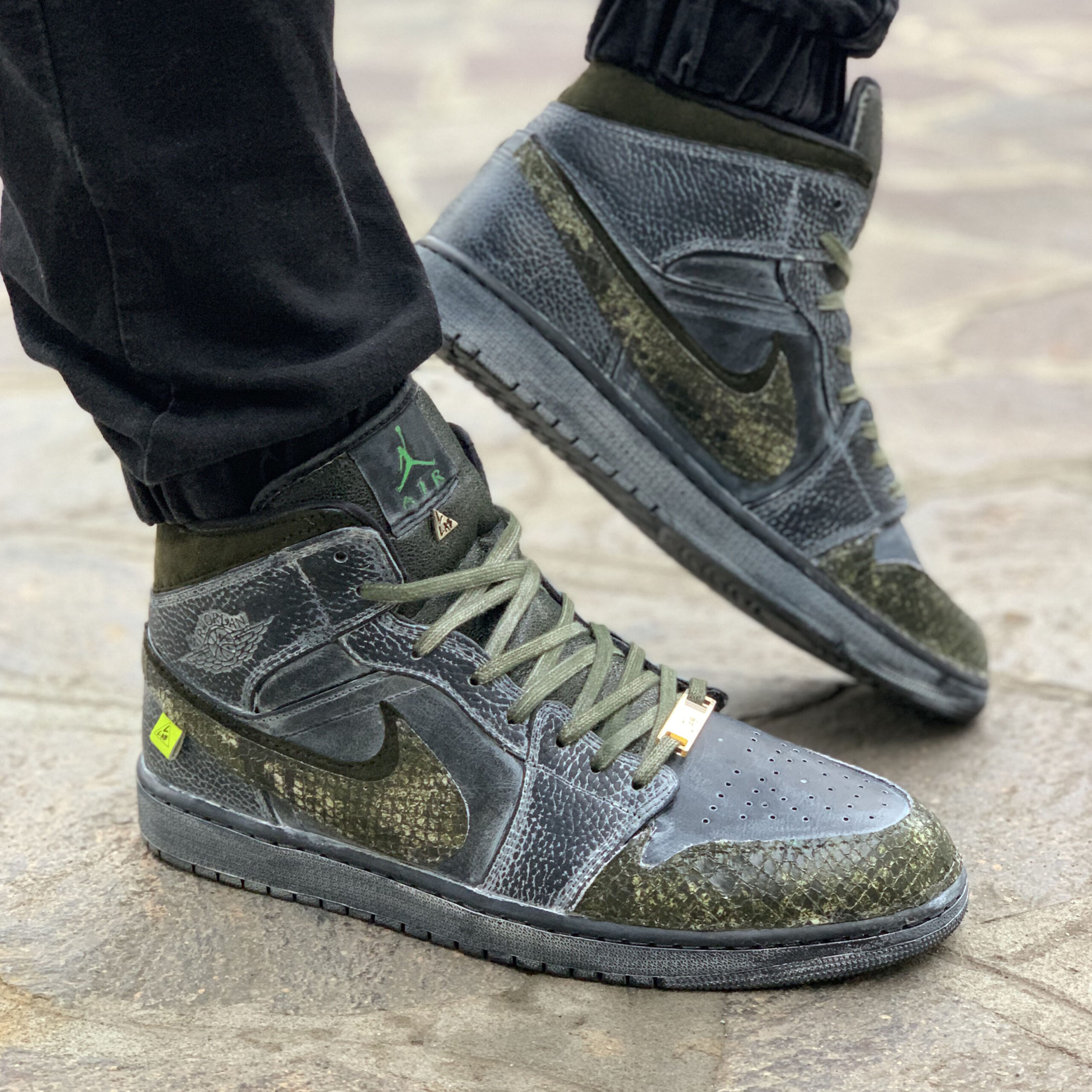 Nike Jordan 1 Custom Delave Con Doppio Swoosh e Inserti Squamato