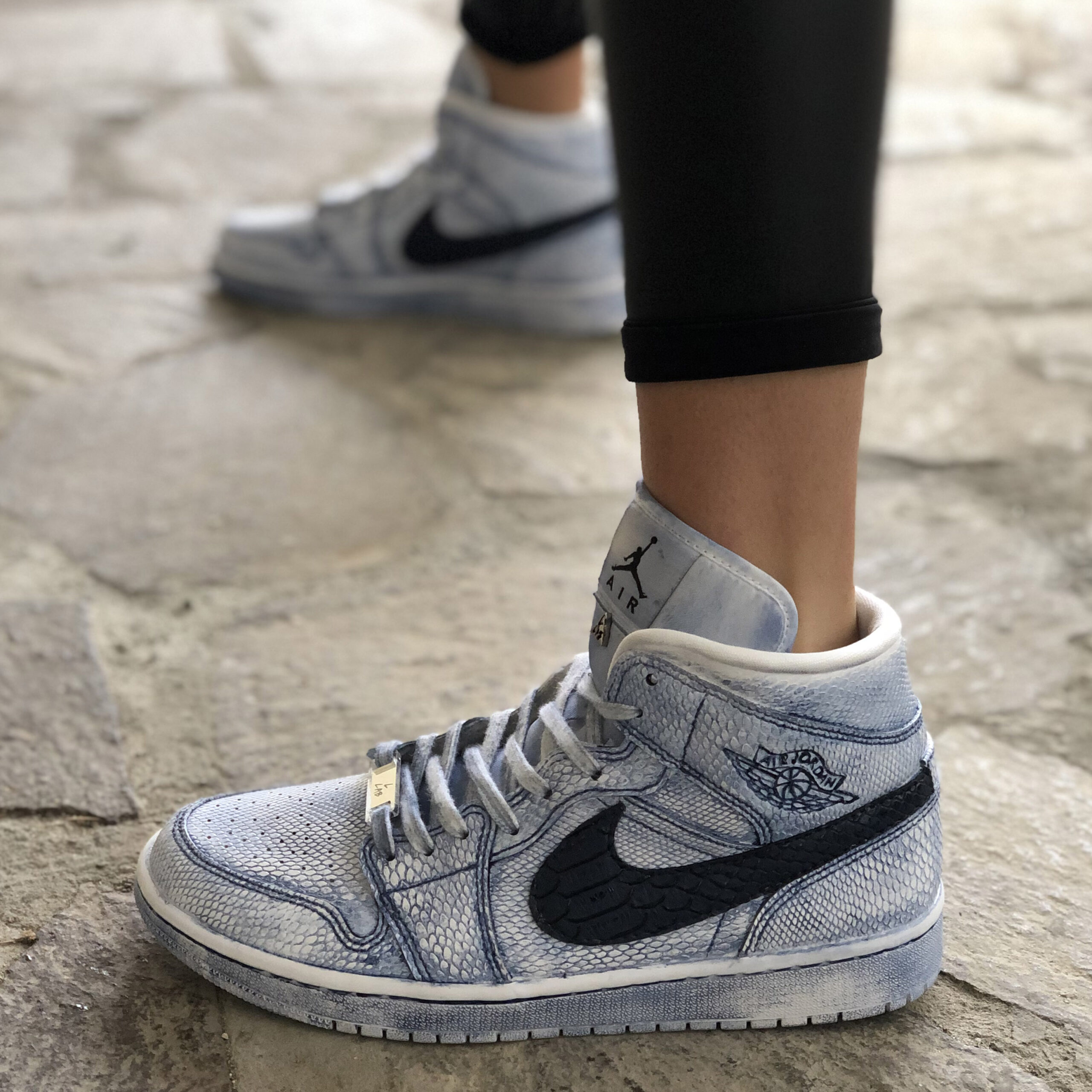Nike Jordan 1 Custom Délavé Blu Con Swoosh Squamato