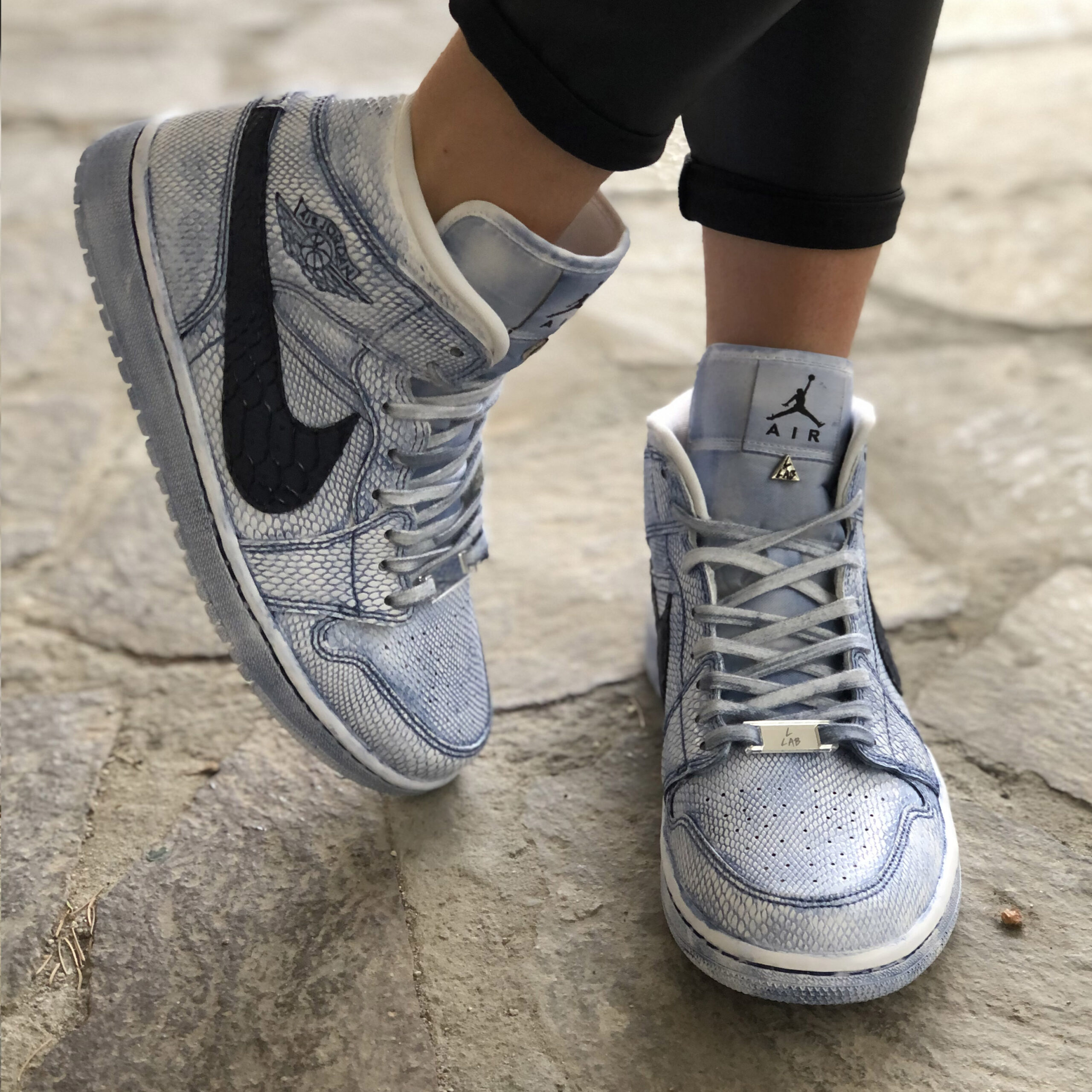 Nike Jordan 1 Custom Délavé Blu Con Swoosh Squamato
