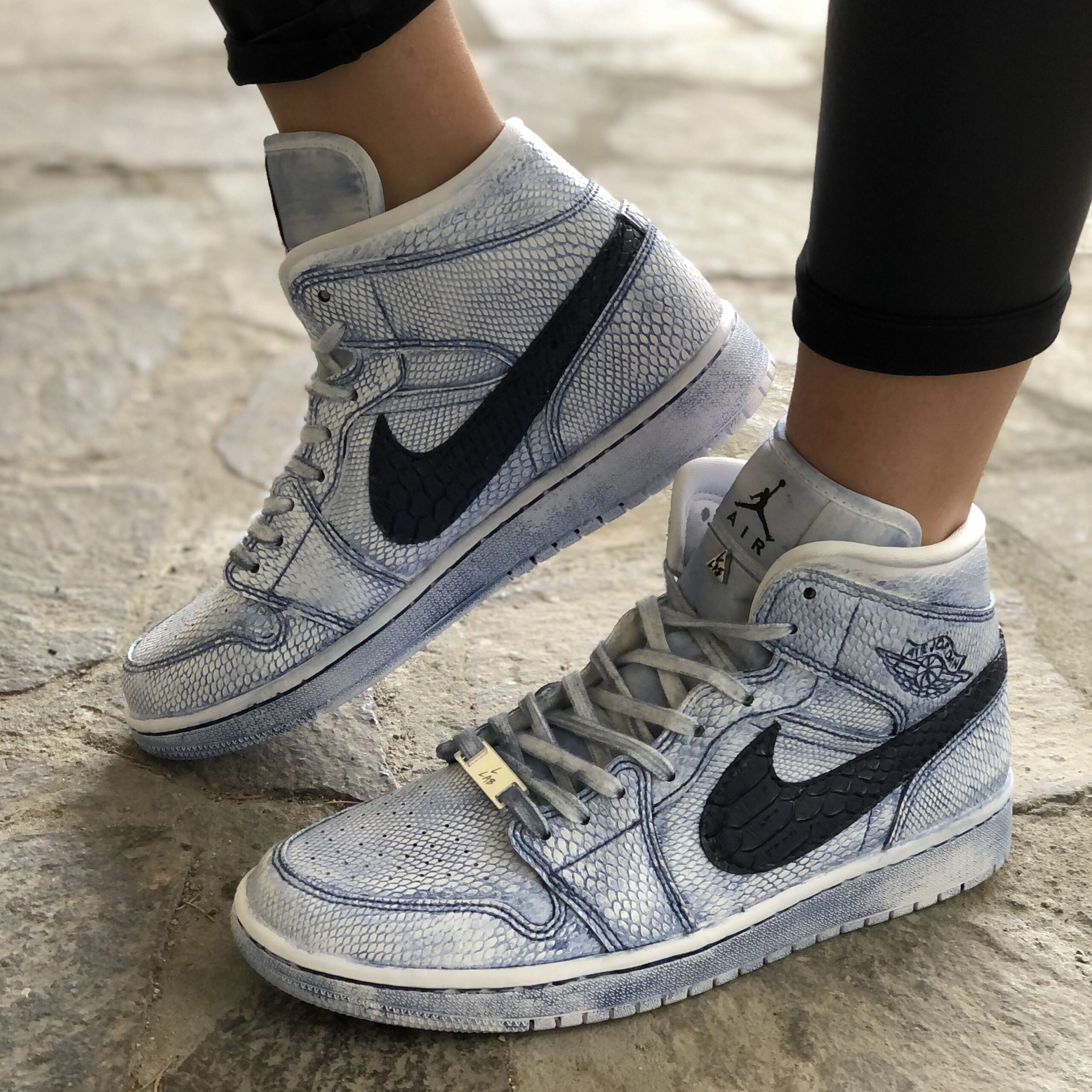 Nike Jordan 1 Custom Délavé Blu Con Swoosh Squamato