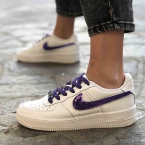 Nike Air Force One Custom Swoosh e Lacci Viola