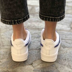 Nike Air Force One Custom Swoosh e Lacci Viola