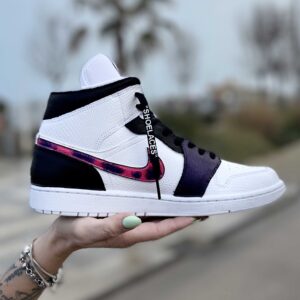 Nike Jordan 1 Custom Swoosh Effetto Goccia, Inserti cuciti a mano e Lacci Neri