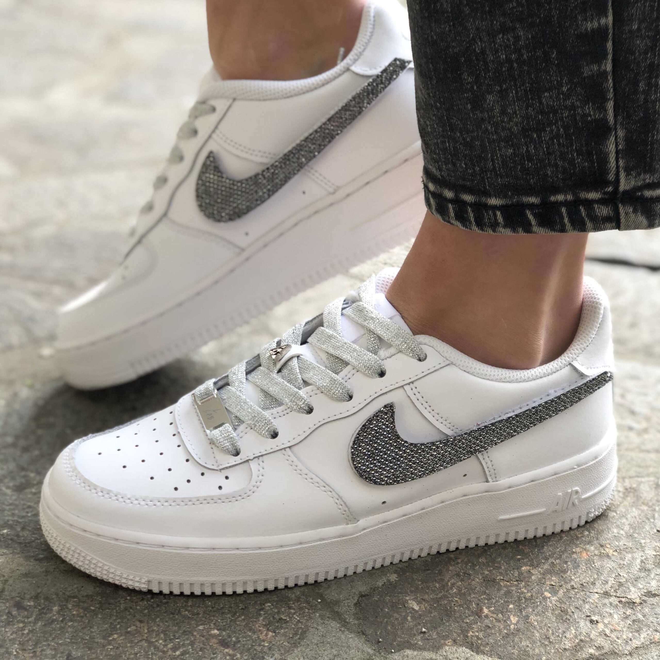 Nike Air Force One Custom Swoosh e Lacci Viola