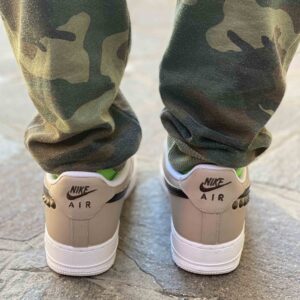 Nike Air Force One Custom Dipinte A Mano Beige Swoosh Sfumato Marrone con Borchie