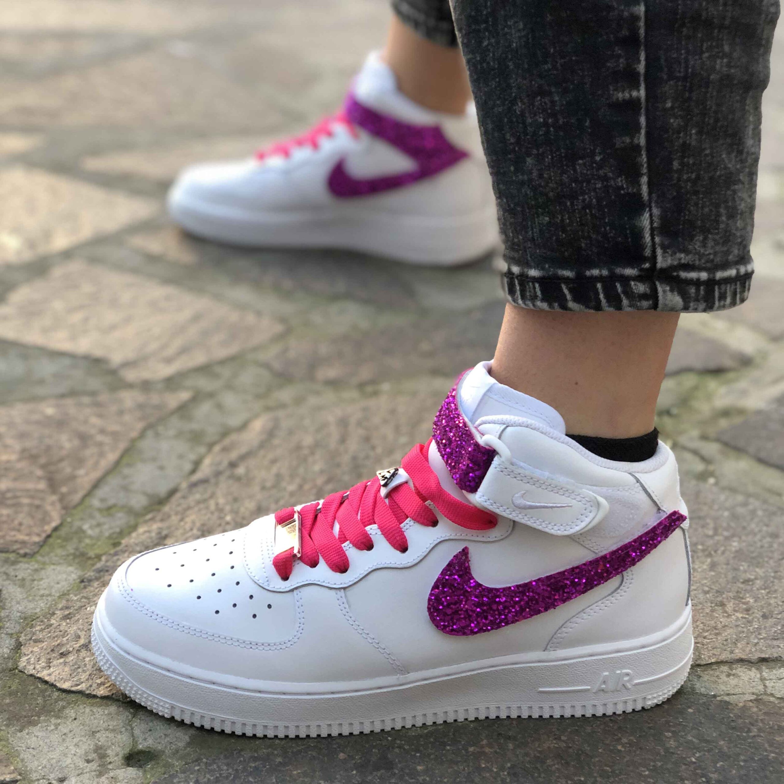 Nike Air Force One Custom Swoosh e Lacci Viola