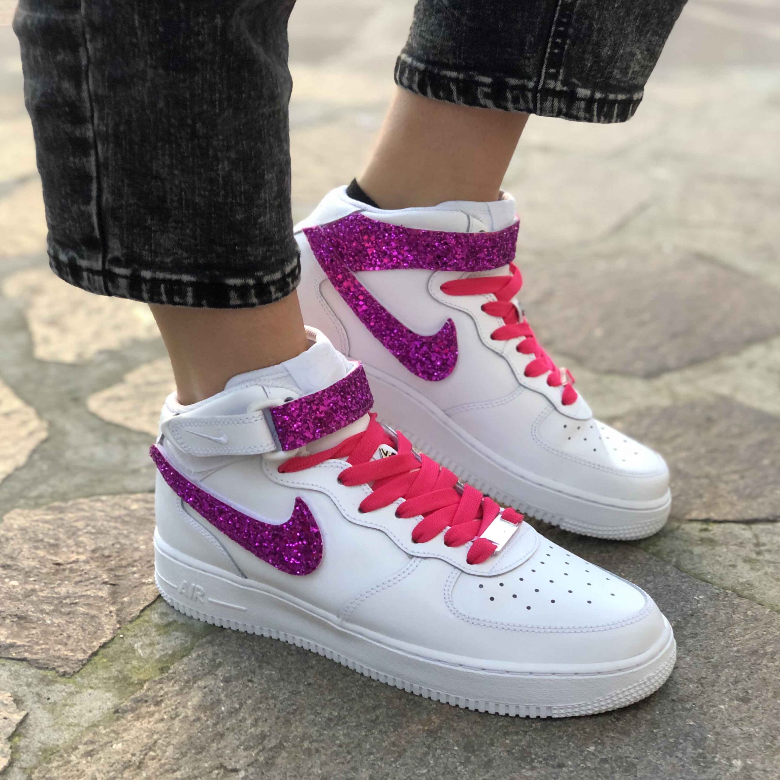 Nike Air Force One Custom Swoosh e Lacci Viola