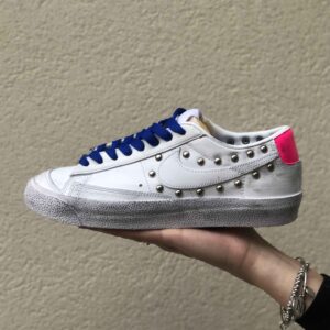 Nike Blazer Basse Customized Borchie, Talloncino Fucsia e Lacci Blu